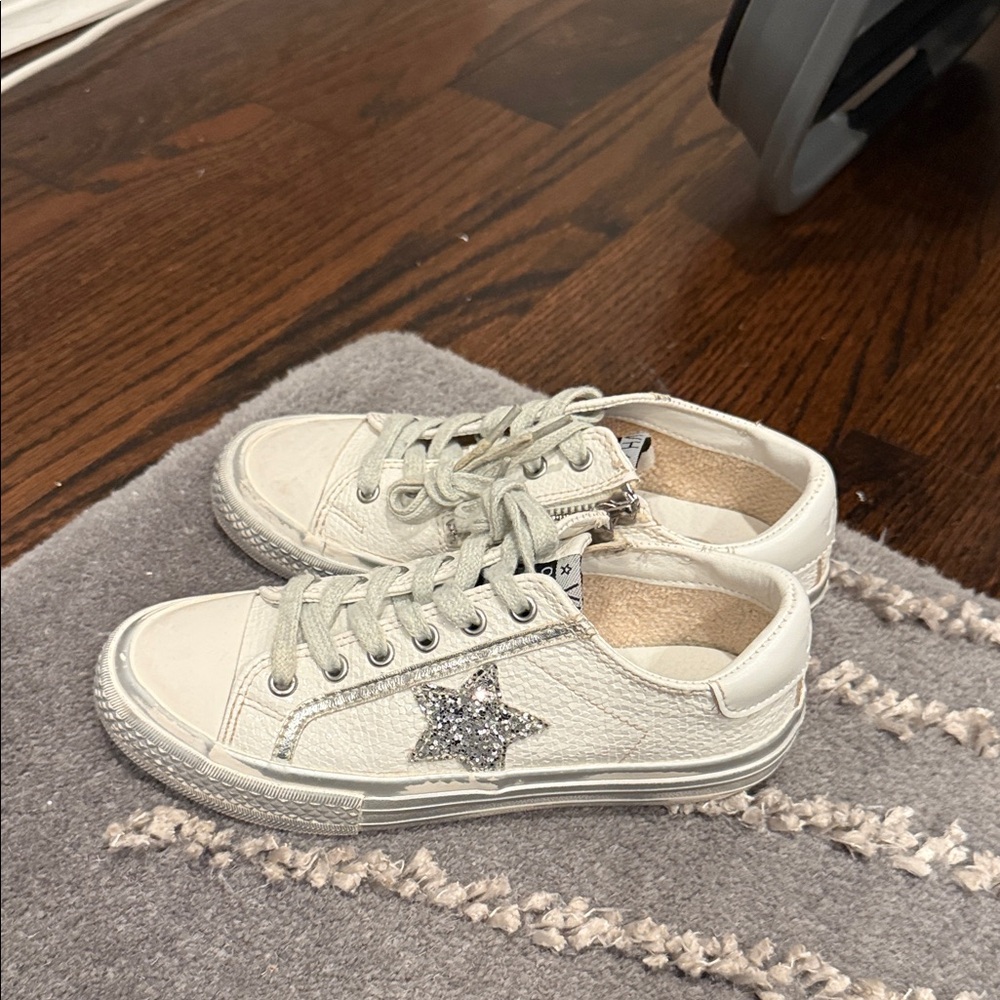Vintage Havana Kids Cream Sneakers with Silver Details. Worn 3X - Picture 5 of 8